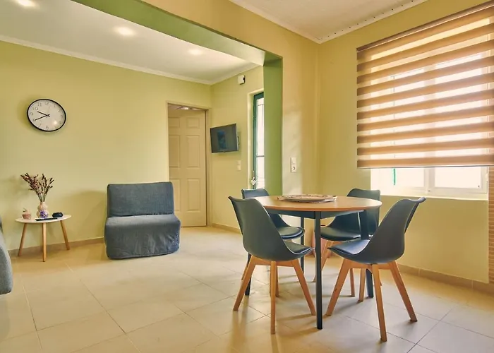 Mika\'S Valley View House