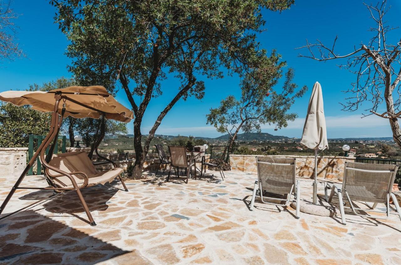 Mika's Valley View House
